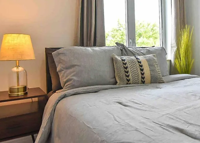 Seaside Escape Steps To Beach, Dining, Shopping And Las Olas!