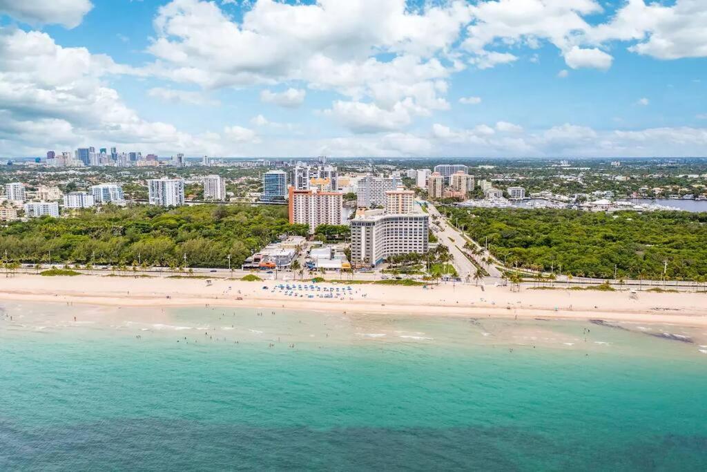 Seaside Escape Steps To Beach, Dining, Shopping And Olas! Apartment Fort Lauderdale