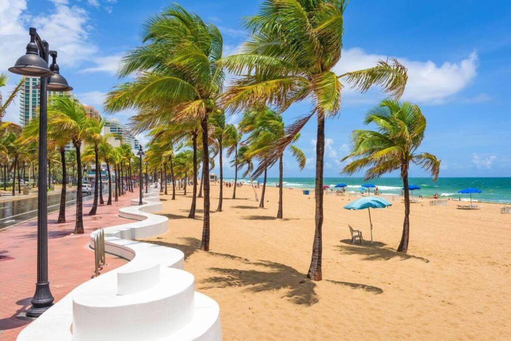 Apartment Seaside Escape Steps To Beach, Dining, Shopping And Olas! Fort Lauderdale
