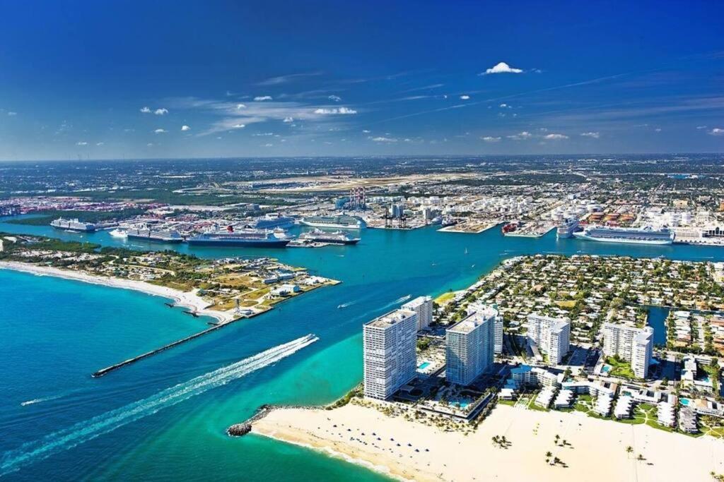 Seaside Escape Steps To Beach, Dining, Shopping And Olas! Apartment Fort Lauderdale