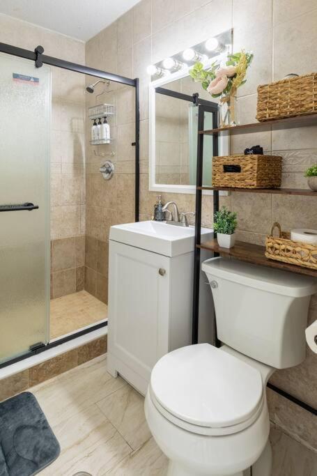 Seaside Escape Steps To Beach, Dining, Shopping And Olas! Apartment Fort Lauderdale